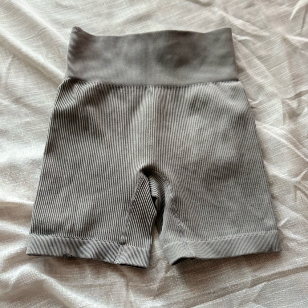 Gray Ribbed Two-Piece Set - Picture 3 of 3